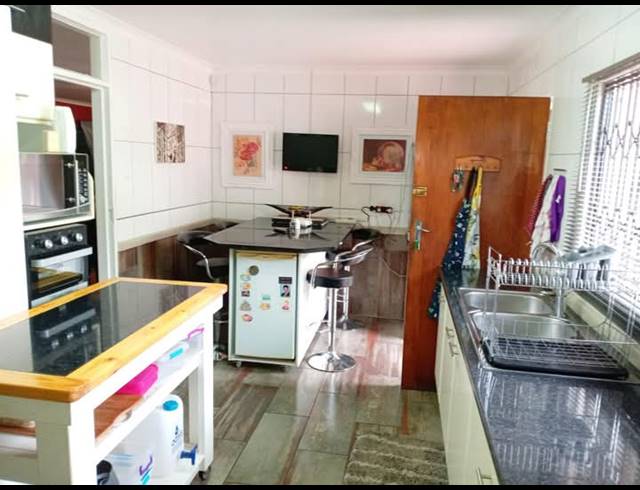 4 BEDROOM HOUSE FOR SALE IN COSMOSRAND